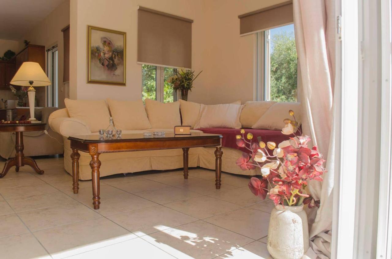 Villa Aretaki Kalamaki  Ngoại thất bức ảnh